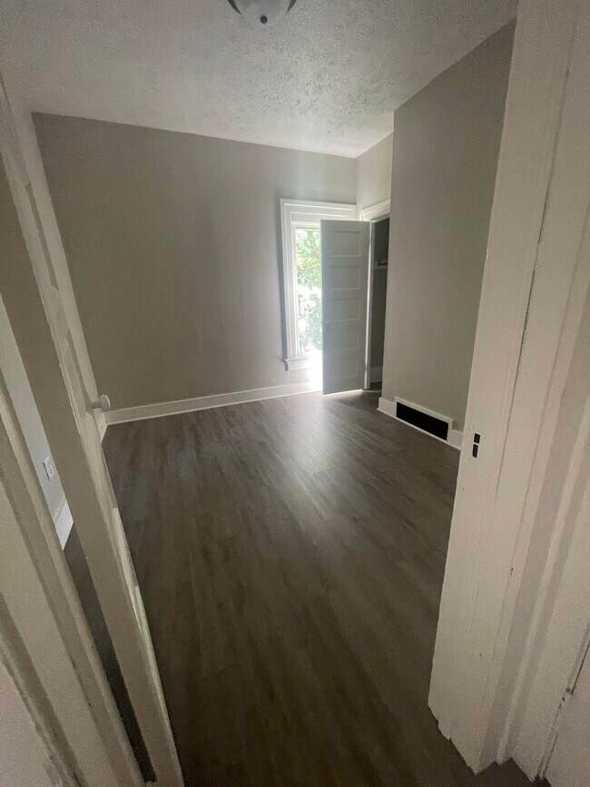 Dormitorio 1 - 50 Rowland Ave