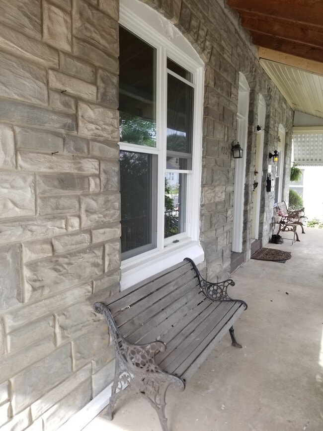 Front Porch - 402 W 1st St