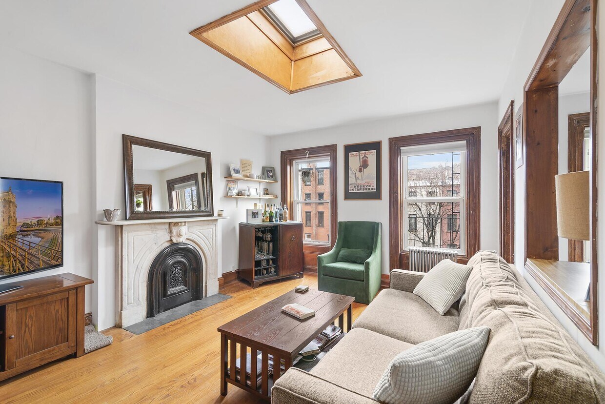 Primary Photo - 418 Grand Avenue