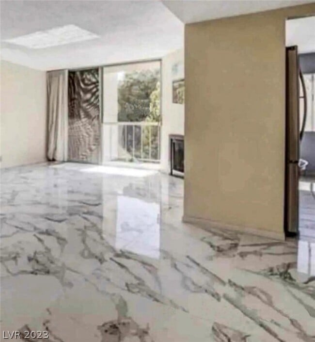 Building Photo - 745 N Royal Crest Cir