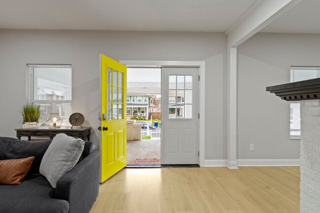 Building Photo - 3250 Ruckle St