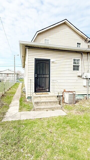 Foto del edificio - CENTER TOWNSHIP 3 BEDROOM HALF DUPLEX AVAILABLE NOW!