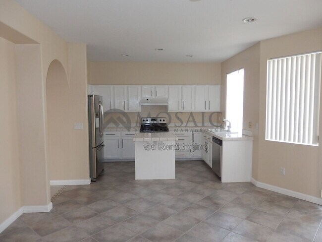 Building Photo - 2106 E Briarwood Terrace