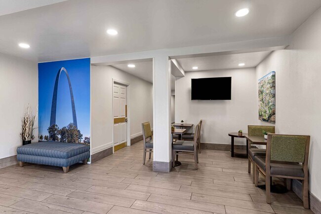 Building Photo - Furnished Studio-Fenton