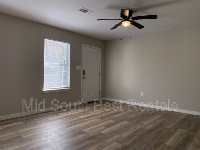 Building Photo - Move in special: 50% OFF your First Month'...