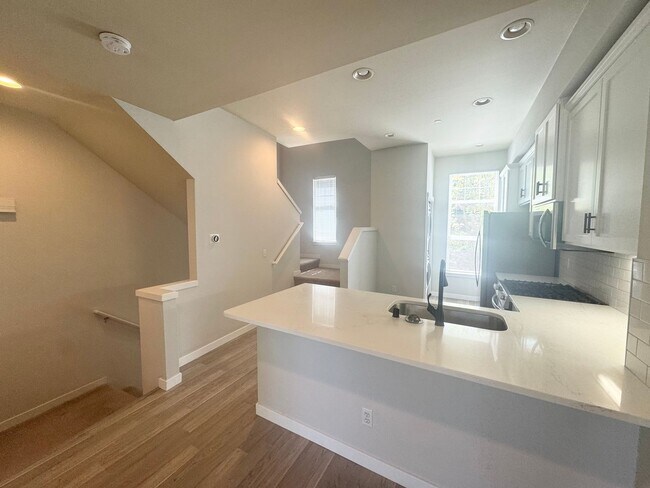 Foto del edificio - Spacious is Aqua Highlands one bedroom plu...