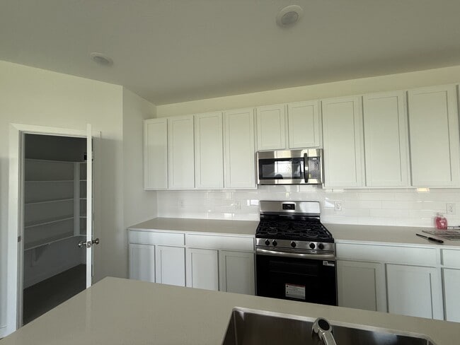 Building Photo - 26634 Prairie Smoke Ln