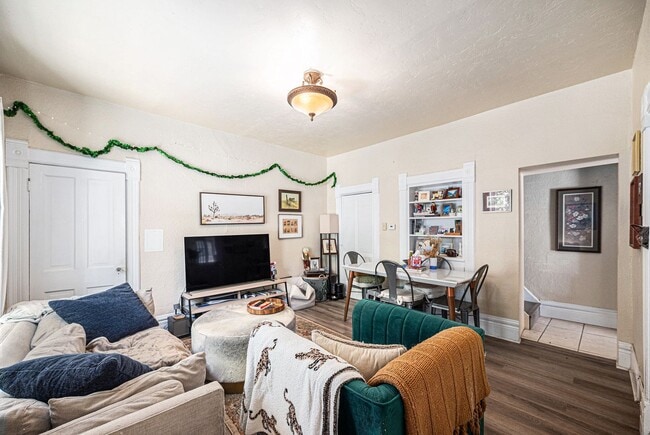 Building Photo - Platte Park Bungalow