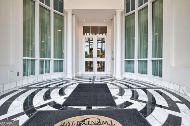 Foto del edificio - 325 East Paces Ferry Rd NE