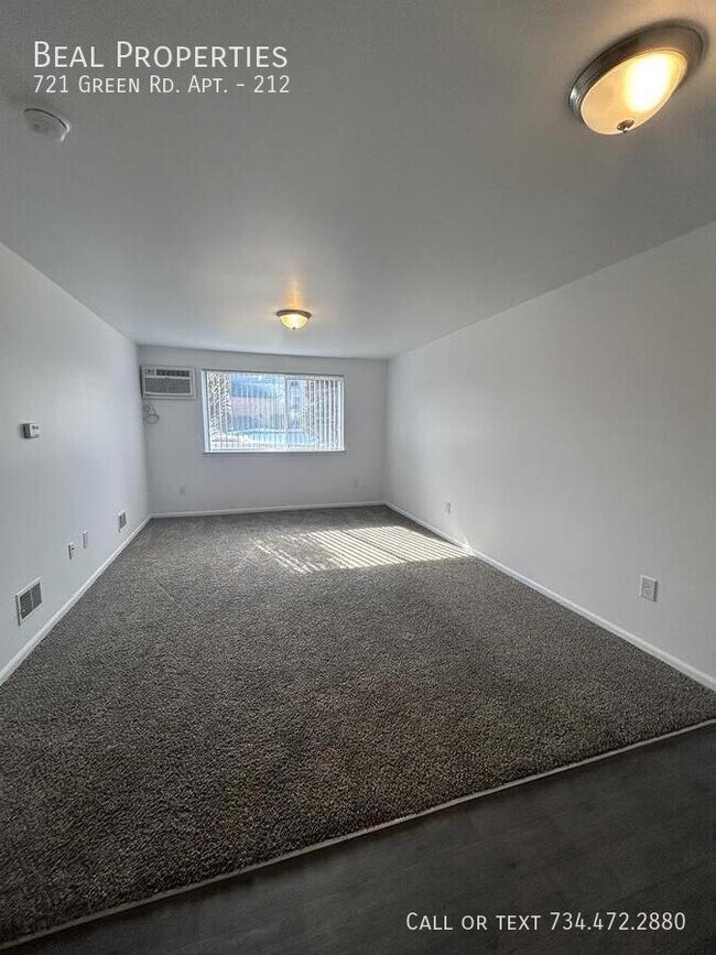 Foto del edificio - 721 Green Rd