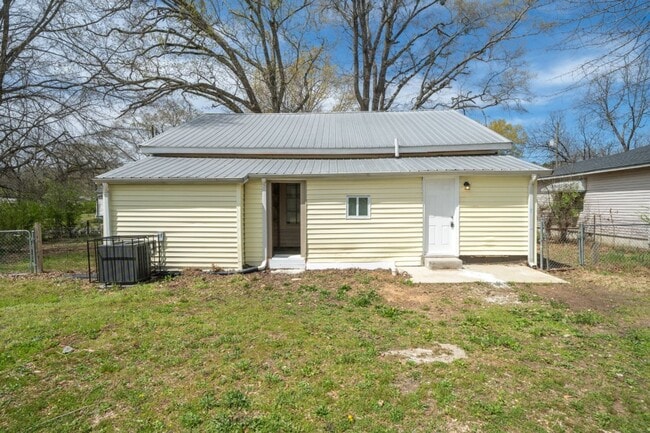 Building Photo - Fully Renovated 3BR/2BA Home in Pell City ...