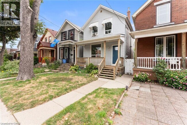 Photo du bâtiment - 208 East Avenue N