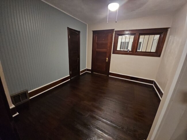 Foto del edificio - 1226 Van Buren St