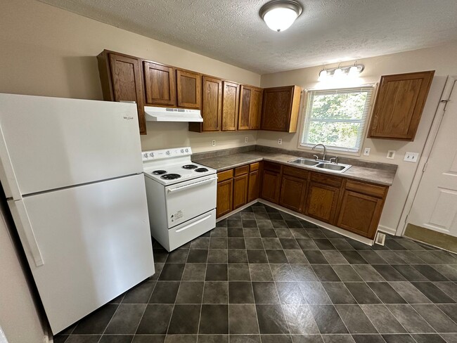 Building Photo - Spacious two bedroom house in Lynchburg!