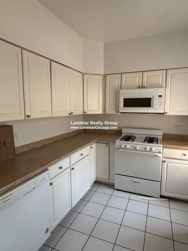 Building Photo - 552 Elmwood Ave
