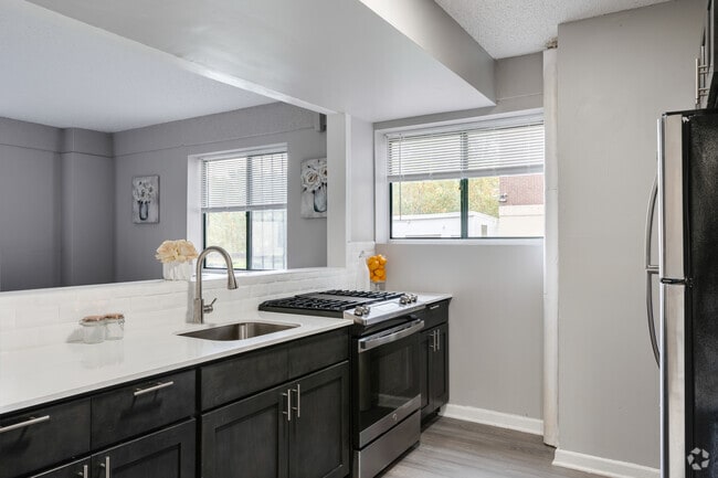 1BR, 1BA - 750SF - Regency Village Apartments