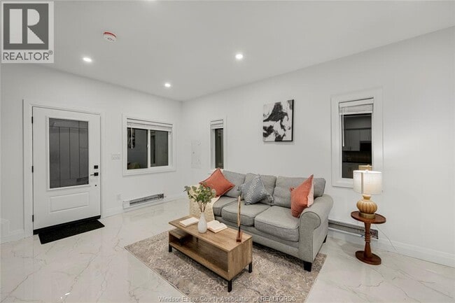 Building Photo - 663 Alexandrine St