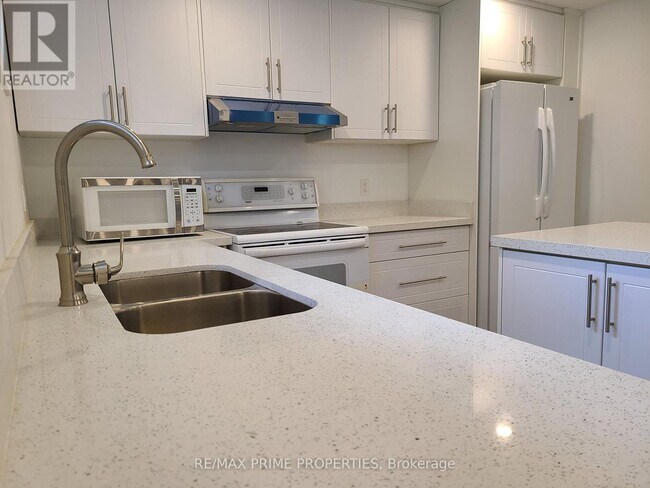 Building Photo - 22 Oakhurst Dr