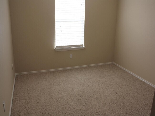 Building Photo - House Located Minutes From Park, School & ...