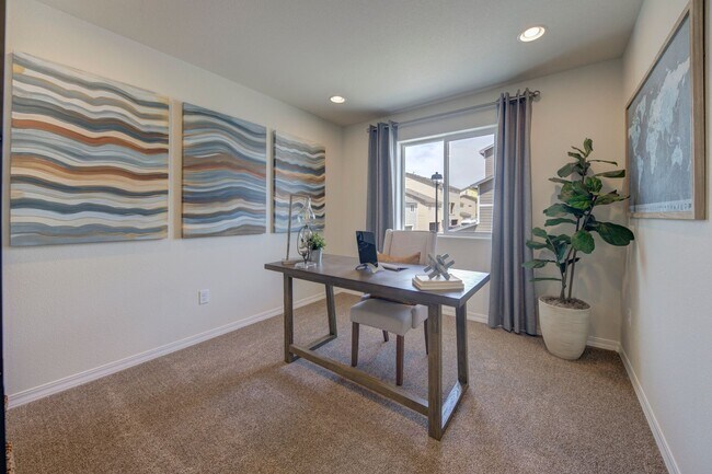 Building Photo - Newer 3bd Townhome End Unit. Super Clean a...