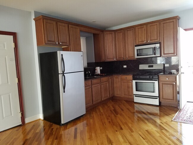Building Photo - 5741 N Kimball Ave