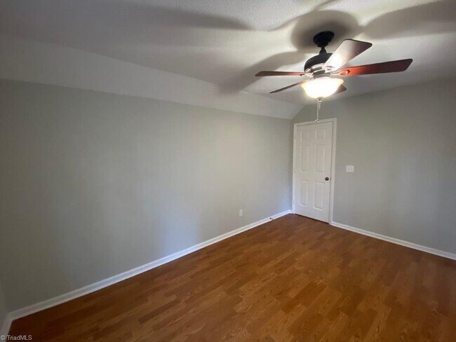 Building Photo - 964 Chatfield Dr