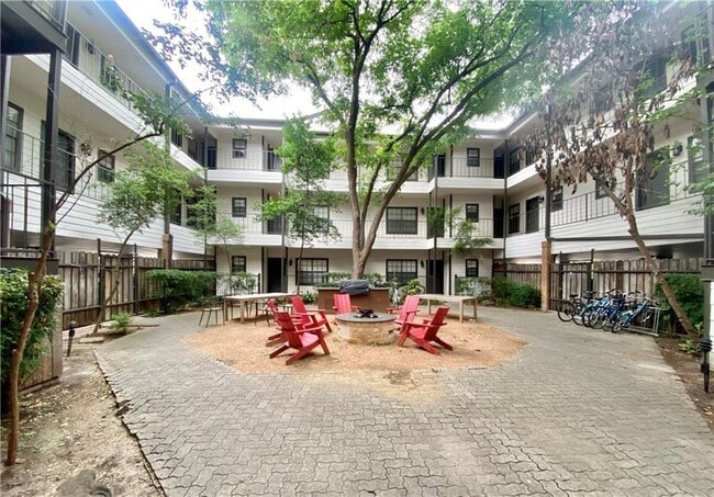 Building Photo - 203 E 31st St