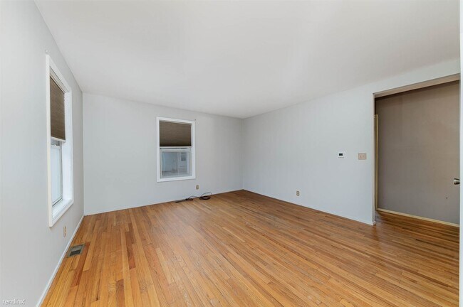 Building Photo - 3 br, 1 bath House - 15731 Hoffman Rd