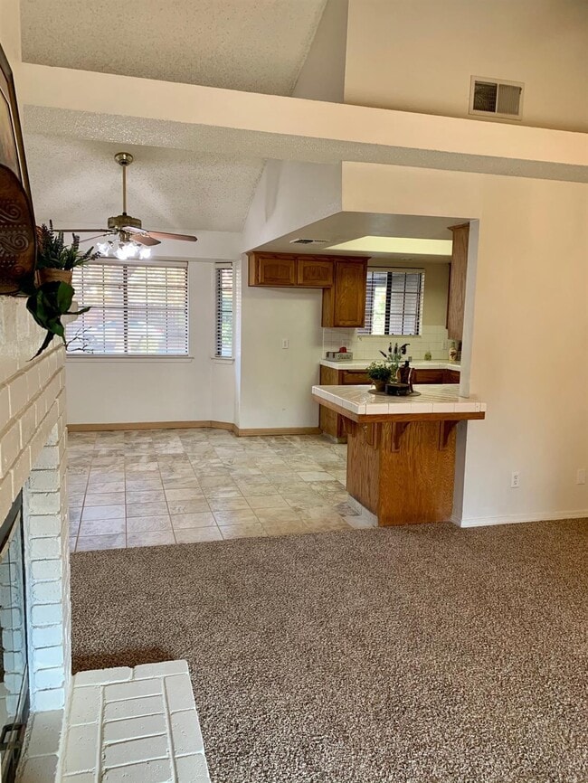 Foto del edificio - 1797 E Solar Ave