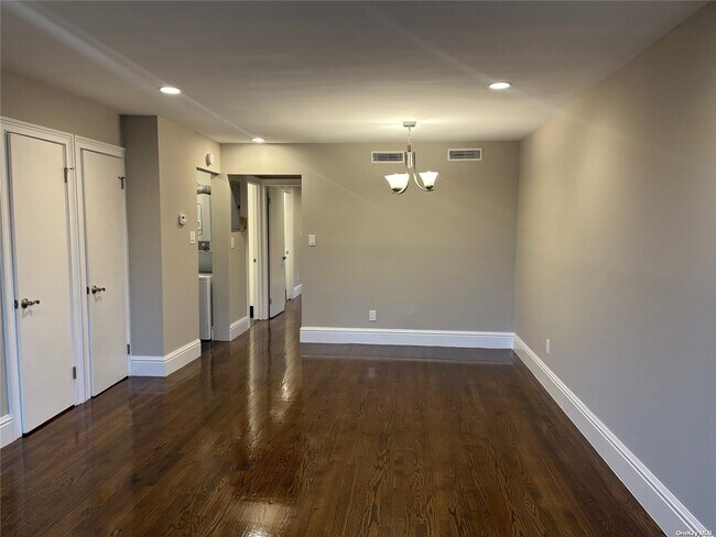 Building Photo - 145 Grove Ave