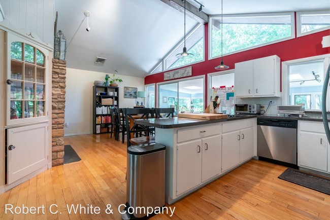 Building Photo - 3 br, 2 bath House - 229 Whitethorn Drive