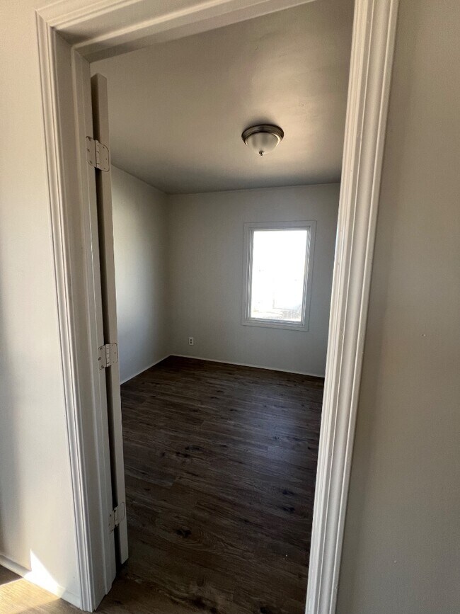 Foto del edificio - 724 W 1st Ave