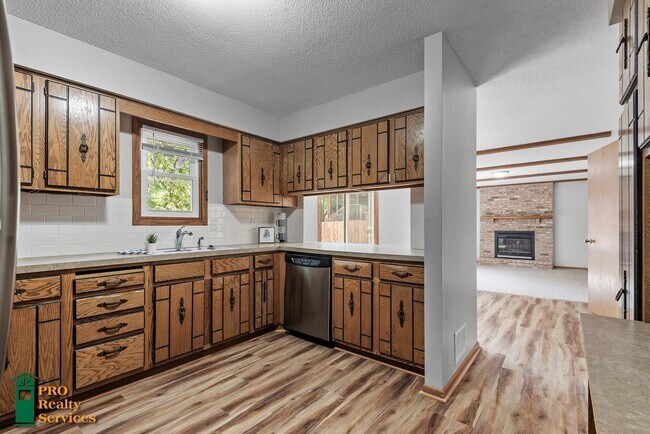 Foto del edificio - 4 Bedroom Home in Burnsville