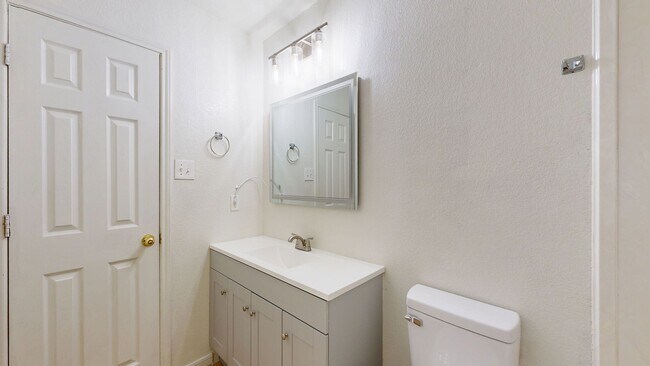 Foto del edificio - $950 + FREE APRIL RENT