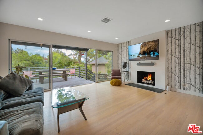 Building Photo - 380 Tamarac Dr