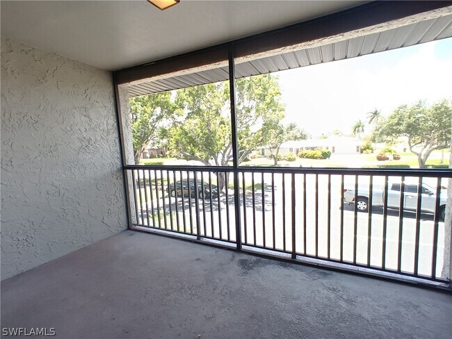 Foto del edificio - 4440 Orchid Blvd