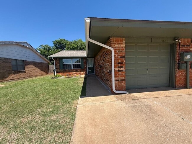 Building Photo - 1015 Swan Lake Ct