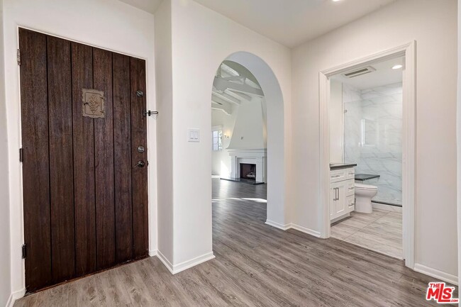 Building Photo - 204 S Camden Dr