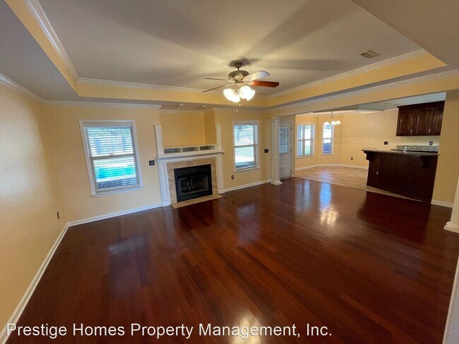 Building Photo - 3 br, 2 bath House - 301 E. Morningview Drive