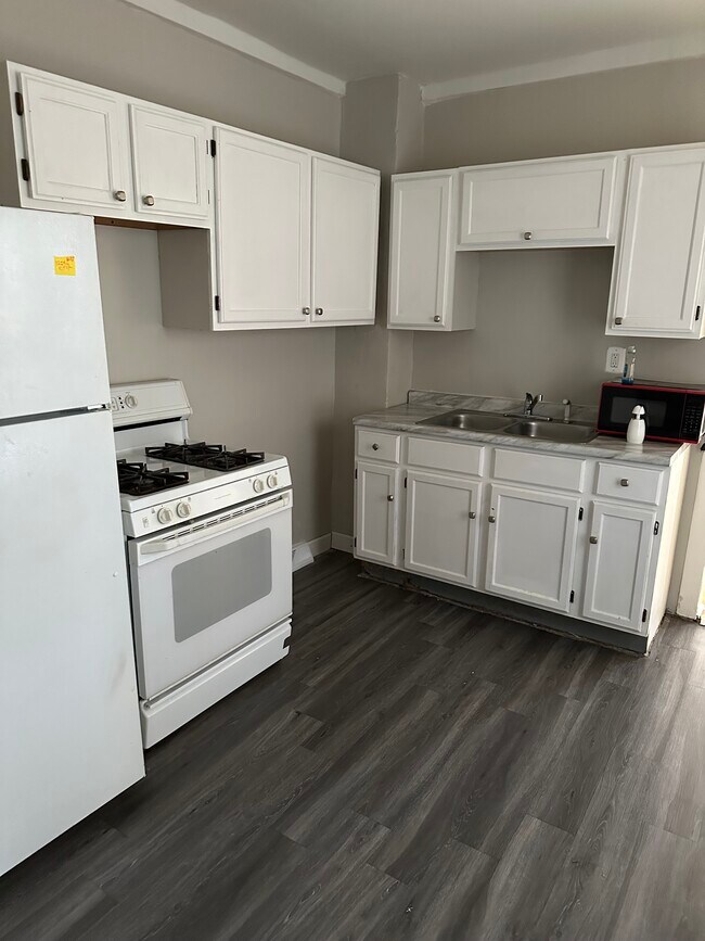 Foto del edificio - 1225 W 108th St