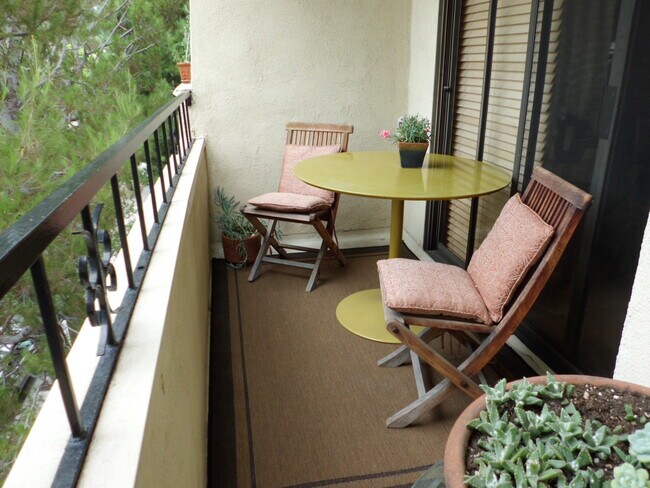 Foto del edificio - 700 Westmount Dr