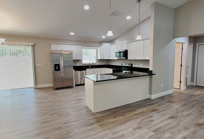 Foto del edificio - 7961 N Primrose Dr