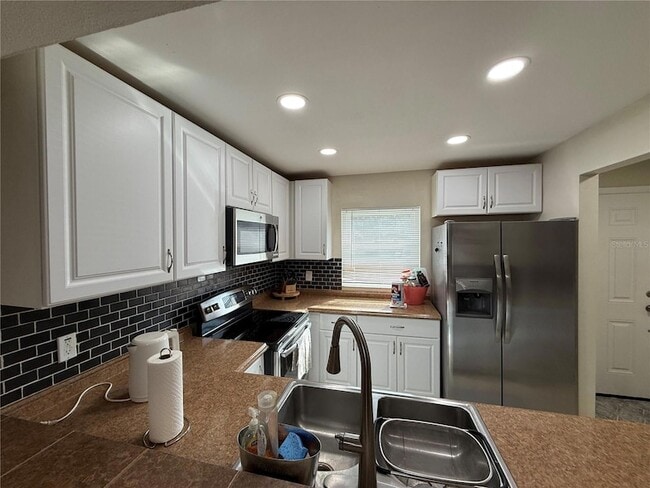 Building Photo - 10053 Lake Oak Cir