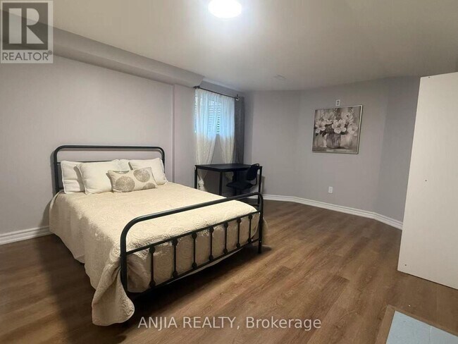 Photo du bâtiment - 2482 Robin Dr