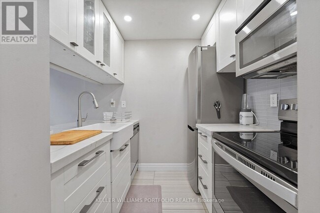 Building Photo - 222 The Esplanade