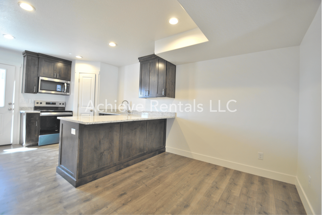 Building Photo - 360 N 2650 W