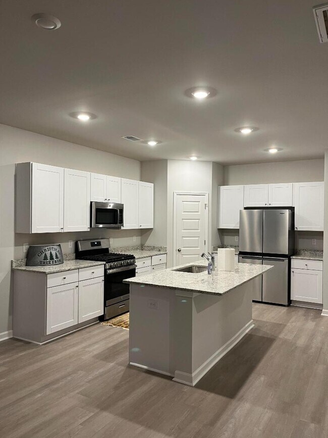 Building Photo - 147 Pine Gate Dr