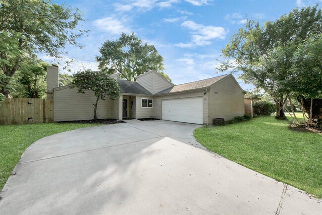 Foto del edificio - 11923 Briar Forest Dr