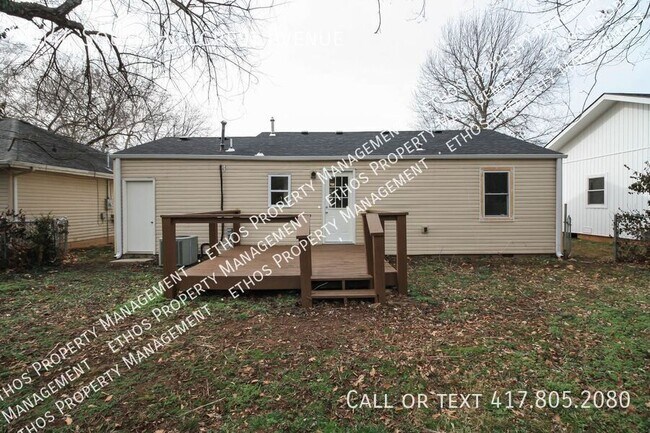 Building Photo - 3 Bedroom / 1 Bath Cozy Home Waiting for Y...