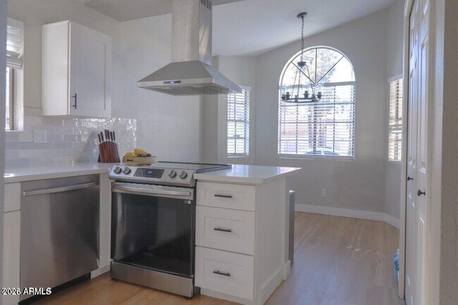 Building Photo - 113 S Ocean Dr